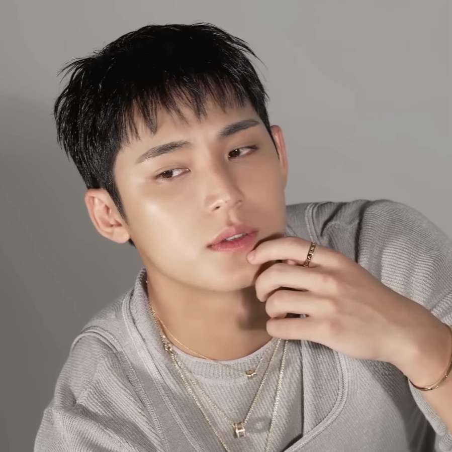 Мингю из SEVENTEEN