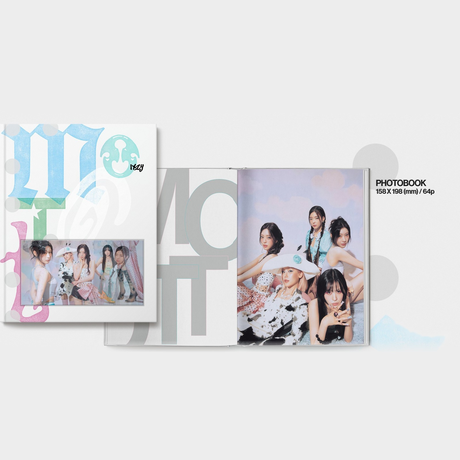 Альбом ITZY Motto, версия PHOTOBOOK — развороты